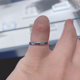 【銀座ダイヤモンドシライシの口コミ】 シンプルかつ着け心地を優先いたしました。仕事柄つけたままになる為、な…