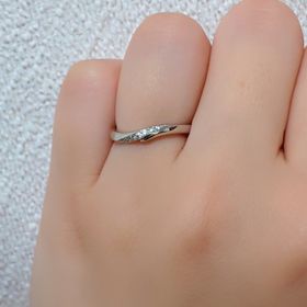 【アイプリモ(I-PRIMO)の口コミ】 いくつかの指輪を試着させていただき、一番しっくりきたのがウェーブタイ…