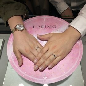 【アイプリモ(I-PRIMO)の口コミ】 ストレートタイプの指輪ではなく、少し違ったデザインで魅力的な指輪にし…