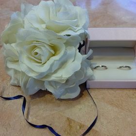 【Petit Marie(プチマリエ)の口コミ】 内側がピンクゴールドになっていて、表面はプラチナになっています。ふた…