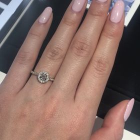 【FOREVERMARK(フォーエバーマーク)の口コミ】 フォーエバーマークのセンターストーン0.2caratのリングを試着させて頂き…