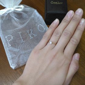 【CHER LUV(シェールラブ)の口コミ】 某指輪雑誌を見て、こんなタイプのものとは決めていました。
リングの幅が…