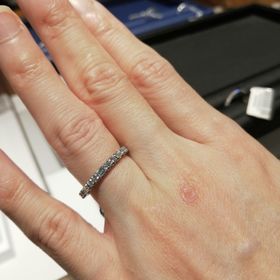 【エクセルコダイヤモンド(EXELCO DIAMOND)の口コミ】 全部が同じ粒のダイヤではなく、長方形のダイヤがいくつかアクセントで入…