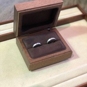 【MIORING(ミオリング)の口コミ】 指輪のデザインは奥さんが好きな唐草模様、自分が好きな和紙のデザインを…