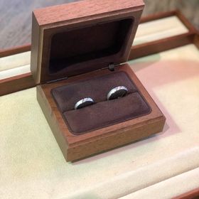 【アトリエフィロンドールの口コミ】 指輪のデザインは私が好きな唐草模様、夫が好きな和紙のデザインを採用し…