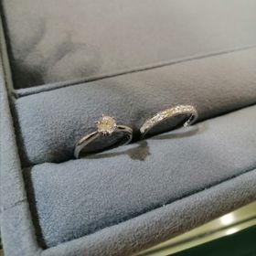 【宝寿堂(ほうじゅどう)の口コミ】 王道の絵に描いたような婚約指輪がよかったのでプラチナのソリティアタイ…