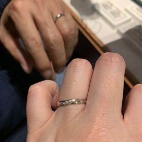 【銀座ダイヤモンドシライシの口コミ】 シンプルな中にダイヤモンドの輝きが光る指輪です。金属アレルギーが不安…