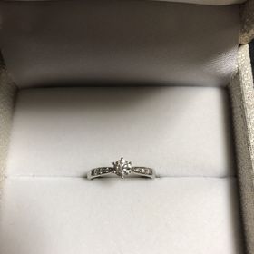 【SONARE(ソナーレ)】の口コミ 婚約指輪と結婚指輪で重ね付けしている写真をみてから、重ね付けできるデザ...