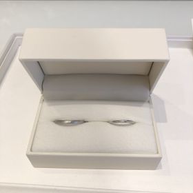 【RosettE(ロゼット)の口コミ】 なるべく細身で石がキラッと光って見えるイメージ通りの指輪をオススメし…