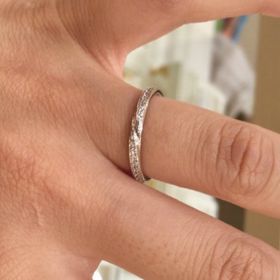 【Mariage ent(マリアージュエント)の口コミ】 柔らかな印象のカーブラインが特徴的なリングであり、全体的に上品だと思…