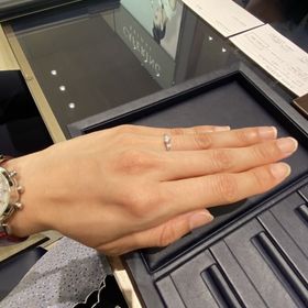 【ROYAL ASSCHER(ロイヤル・アッシャー)の口コミ】 ブランドのストーリーや特徴を教えていただいて、ロイヤルアッシャーと俄…