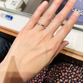 【銀座ダイヤモンドシライシの口コミ】 太くなく、シンプルに使えるものを希望していました。実際に試着させても…