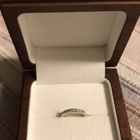 【Ponte Vecchio(ポンテヴェキオ)の口コミ】 エタニティリングを希望していました。
フルエタニティだと、指のあたりや…