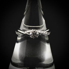 【ラザール ダイヤモンド(LAZARE DIAMOND)の口コミ】 スイートアイヴィの婚約指輪です。
なによりもまずダイアモンドがとっても…