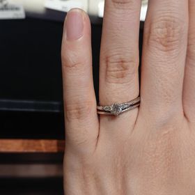 【ケイウノ ブライダル(K.UNO BRIDAL)の口コミ】 2つをまとめてつけていても1つしかつけていないような感覚です。つけてい…