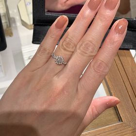 【AbHeri(アベリ)の口コミ】 どのデザインもアンティーク調で繊細で、特に1枚めの指輪は一目惚れでした…