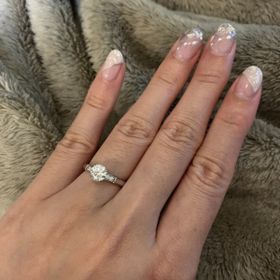 【ハリー・ウィンストン(Harry Winston)の口コミ】 シンプルな一粒ダイヤのみのソリティアとトリストで迷いましたが、サイド…