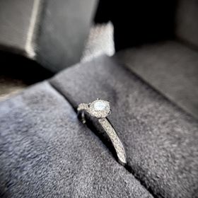 【ラザール ダイヤモンド(LAZARE DIAMOND)の口コミ】 ラザールダイヤモンドなら結婚指輪は『アプローズ』にしたい！と思ってい…