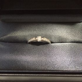 【ラザール ダイヤモンド(LAZARE DIAMOND)の口コミ】 まず、他のブランドでは見たことのないめずらしいデザインなので、友人な…