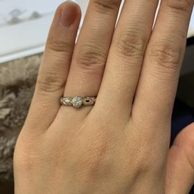 【シャネル(CHANEL)の口コミ】 キルティングのようなデザインが珍しくとても可愛いです。ダイヤに向かっ…