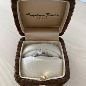 【アンジェリックフォセッテ(Angelique Fossette)の口コミ】 好きな型がたくさん展示されている中から選び、好きな石も選ぶことができ…