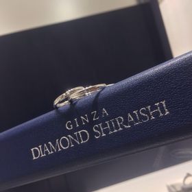 【銀座ダイヤモンドシライシの口コミ】 沢山の指輪を試着後、それぞれ気に入ったデザインの指輪を選びました。結…