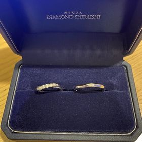 【銀座ダイヤモンドシライシの口コミ】 デザインが本当に一目惚れでした。7石と3石で本当に本当に悩みましたがど…