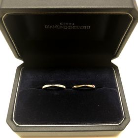 【銀座ダイヤモンドシライシの口コミ】 細身で綺麗なデザインを探していました。
デザインも素敵でしたが、つけ心…