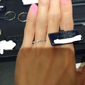 【ROYAL ASSCHER(ロイヤル・アッシャー)の口コミ】 もともと、ハーフエタニティで探していました。サイズが0.5刻みで対応して…