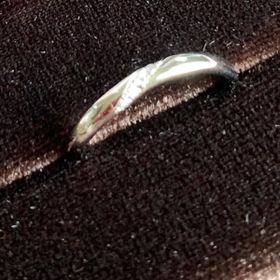 【アイプリモ(I-PRIMO)の口コミ】 指輪のデザインは、ウェーブで、ダイヤが付いてるのがいいなと思っていま…