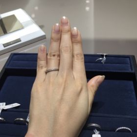 【4℃ BRIDAL(ヨンドシーブライダル)の口コミ】 ハーフエタニティリングを探していました。職場でもつけたいのでギラギラ…