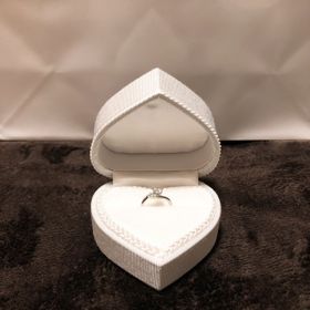 【WATANABE / 卸商社直営　渡辺の口コミ】 1300種類の婚約指輪の中から自由につけて、満足のいくデザインを探すこと…