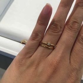 【shihara(シハラ)の口コミ】 指輪の色味は温かみのあるゴールドで探していました。
ゴテゴテになりすぎ…
