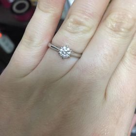 【銀座ダイヤモンドシライシの口コミ】 最初からデザインを決めていた一粒のダイヤモンドのリングだったこと。シ…