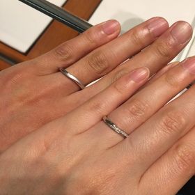 【銀座ダイヤモンドシライシの口コミ】 指が長く見えるようなウェーブ、もしくはVのデザインで、ダイヤモンドが入…