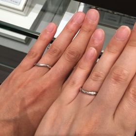 【アイプリモ(I-PRIMO)の口コミ】 アイプリモさんでも人気のデザインです。ひねり、ウェーブ感が強く指が細…