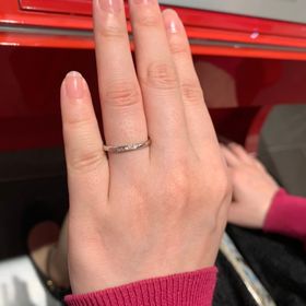 【AFFLUX(アフラックス)の口コミ】 基本となるデザインを選んだ後、リングの幅やダイヤの個数など、自分の好…