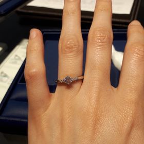 【エクセルコダイヤモンド(EXELCO DIAMOND)の口コミ】 もともとメレダイヤのデザインで検討していたため、メレデザインのものを…