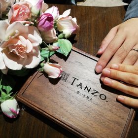 【TANZO.(鍛造指輪)の口コミ】 当初からシンプルなデザインでお店を探していました。結婚情報誌を読んで…