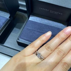 【ラザール ダイヤモンド(LAZARE DIAMOND)の口コミ】 彼女の結婚指輪の一目惚れでした。輝きもとても綺麗で、存在感もあったと…