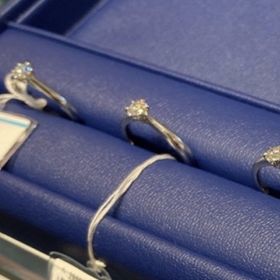 【銀座ダイヤモンドシライシの口コミ】 シンプルかつ王道な婚約指輪が欲しい方にとってはうってつけのデザインだ…