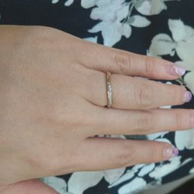 【Mariage ent(マリアージュエント)の口コミ】 柔らかできれいなウェーブラインが特徴的なリングであり、流れに沿って配…