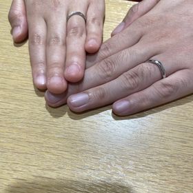 【TRECENTI(トレセンテ)の口コミ】 ウェーブか、ブイのデザインで探していました。
価格や実際にはめてみた印…