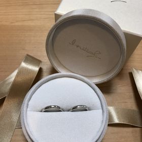 【BIJOUPIKO(ビジュピコ)の口コミ】 2人のイニシャルが表面にデザインされており、同じブランドでもペアごとに…