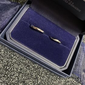 【銀座ダイヤモンドシライシの口コミ】 プラチナで、シンプルで、ダイアモンドがアクセントとなってる指輪を探し…