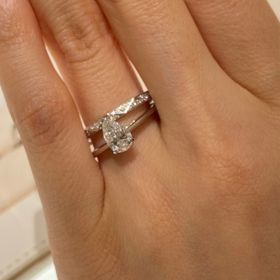 【グラフ(GRAFF)の口コミ】 何よりもダイヤの輝きが他ブランドよりも圧倒的に綺麗でした。
デザインも…