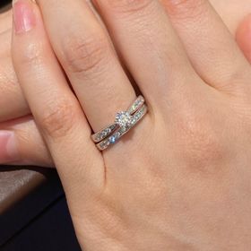 【TASAKI(タサキ)の口コミ】 シンプルなものから、少しデザイン的なものまで種類が豊富です。同じデザ…