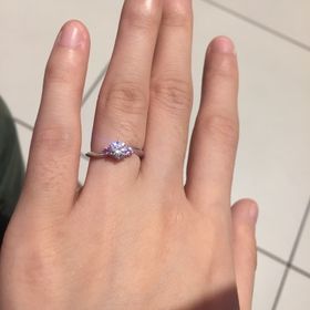 【WATANABE / 卸商社直営　渡辺の口コミ】 いろいろなブランドを検討しましたが、似るデザインと同じ質のダイヤモン…