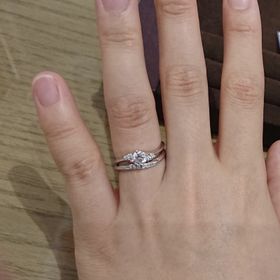 【BIJOUPIKO(ビジュピコ)の口コミ】 結婚指輪、婚約指輪のセットリングを探していました。たくさん試着する中…