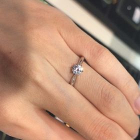 【GALA JEWELRY(ガラジュエリー)の口コミ】 シンプルなデザインを希望しており、幾つか試着した中で自分の指にピッタ…